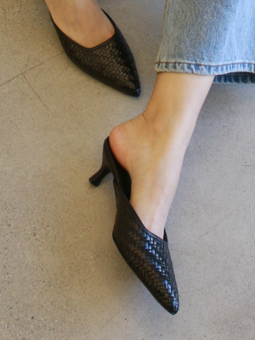 JANE POINT MULE_ MESH BLACK