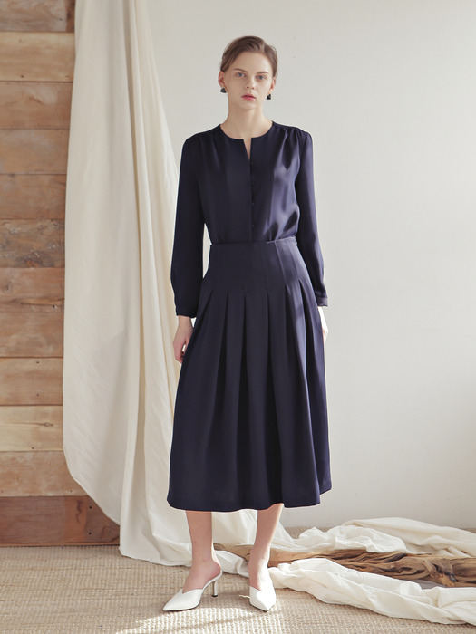 ROUND COLLAR BLOUSE+TUCKED A-LINE SKIRT SET (NAVY)