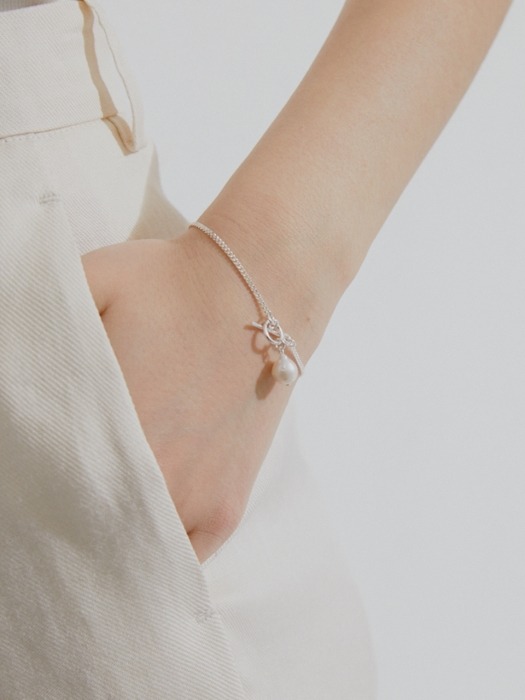 [Silver] Pearl & Toggle Bracelet