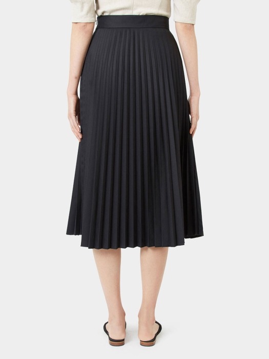Black Lily Pleated Skirt