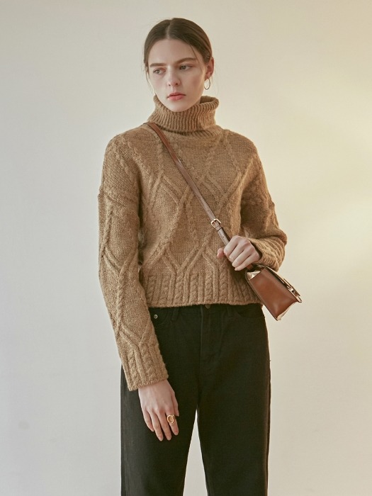 CABLE CROP TURTLE KNIT_CAMEL