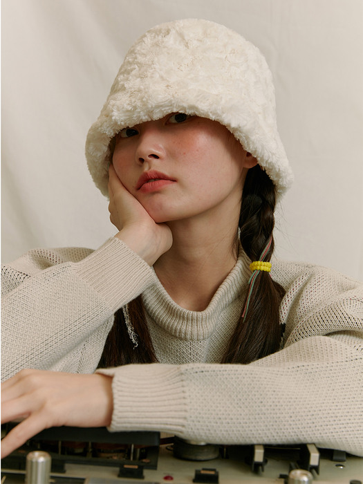 FUR BUCKET HAT [IVORY]