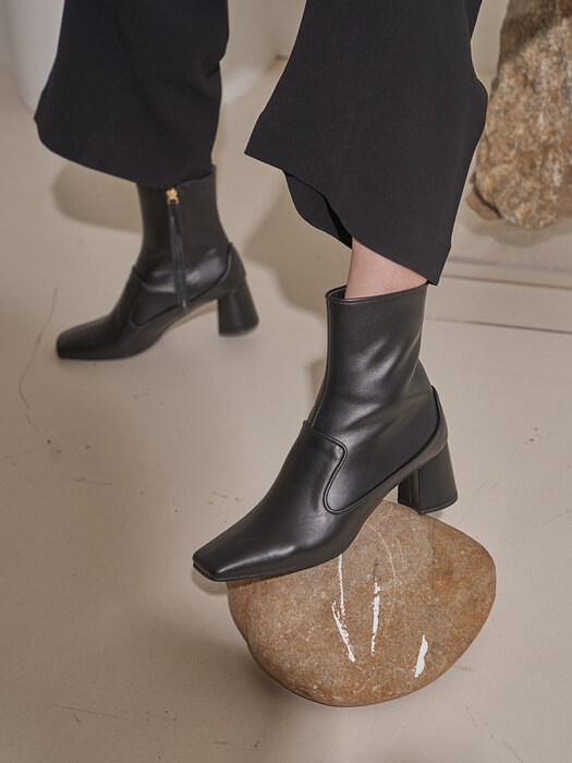 [at SALONDEJU] Square-toe leather boots/ Black
