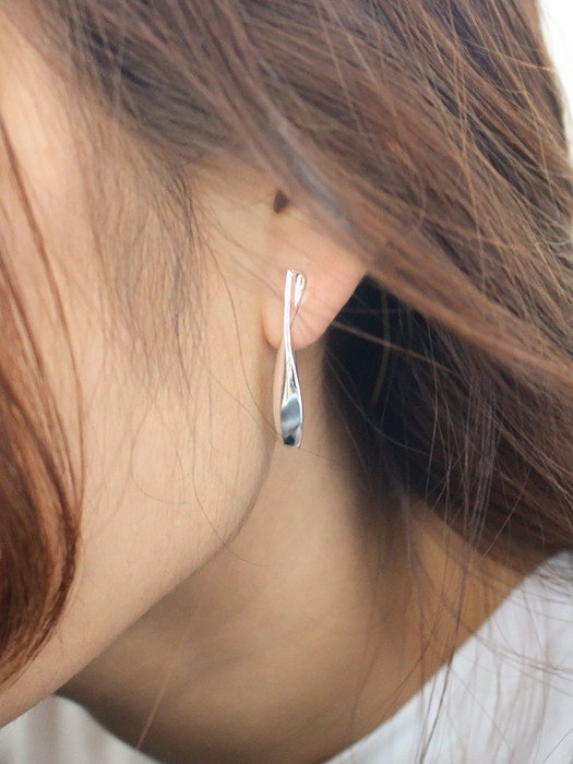 Cordeau earring