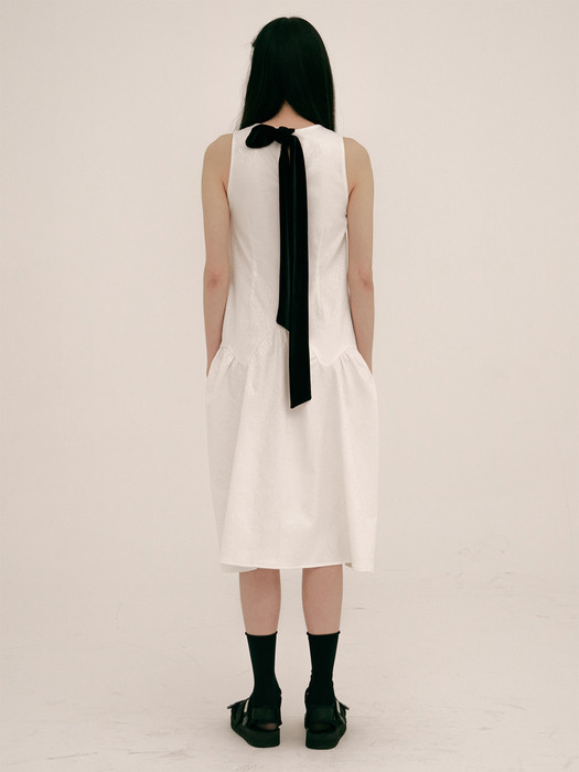 Paisley off white jaquard sleeveless dress with black velvet ribbon