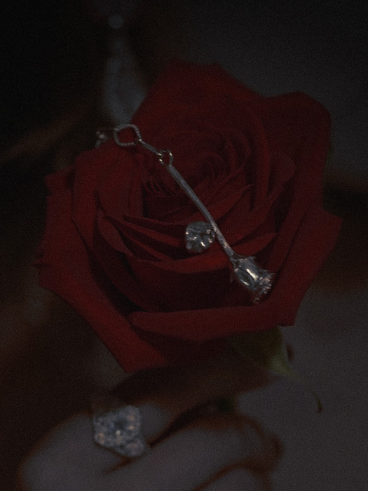 Flower breeze. rose. necklace 01