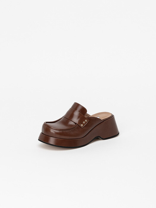 Touve Clog Mules in Textured Brown