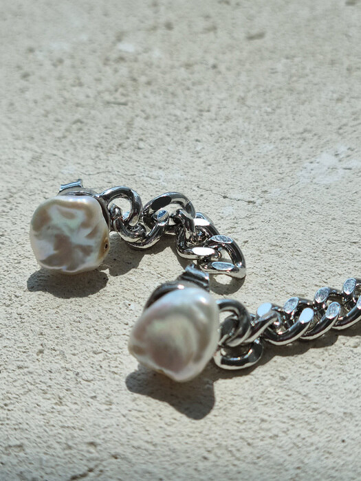 Baroque pearl chain earrings