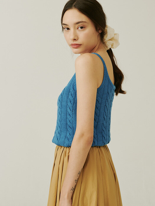 RIBBED SLEEVELESS KNIT - BLUE