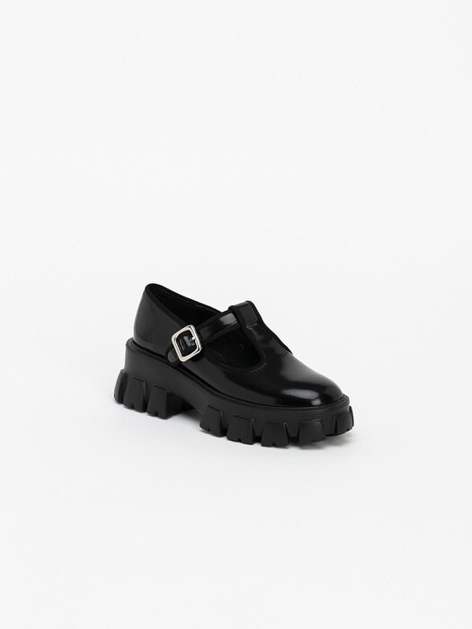 Lieto Lugsole T-strap Shoes in Black Box Leather