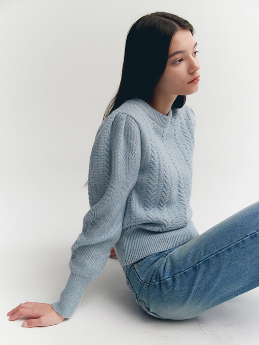 ROUND NECK CABLE PULLOVER(PALE BLUE)