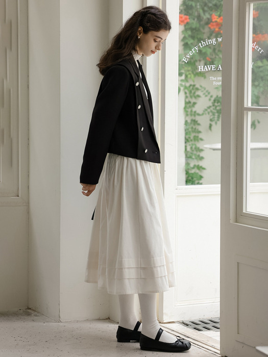 DD_Palace style white pleated skirt