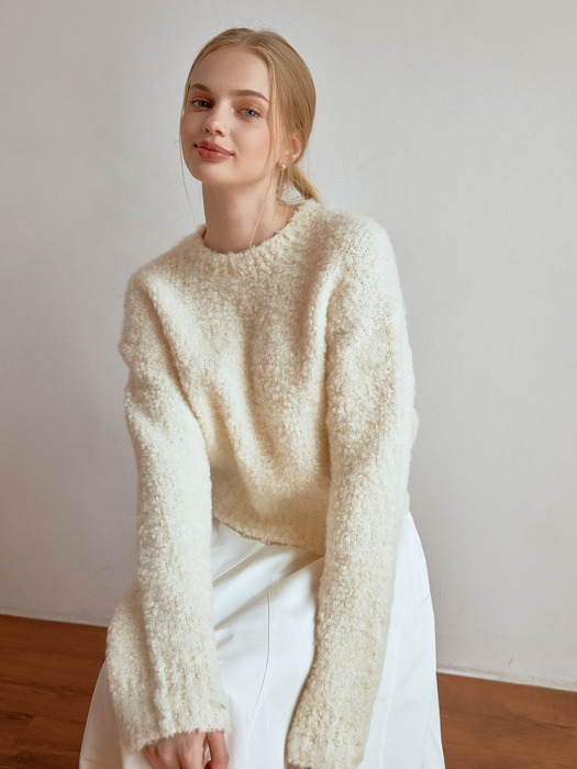 Cheek boucle knit (ivory)