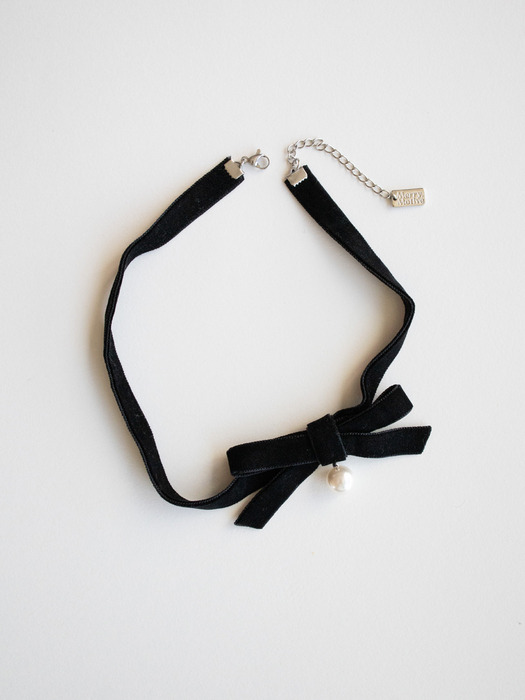 Velvet black ribbon choker necklace