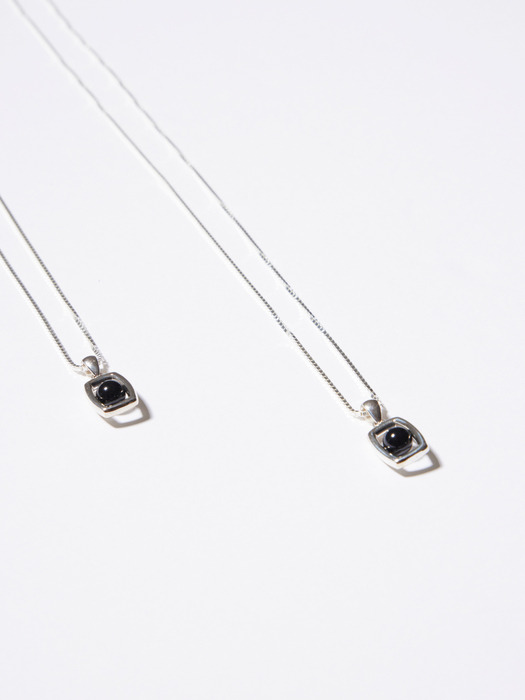 Rectangle UFO Onyx Necklace (Silver)