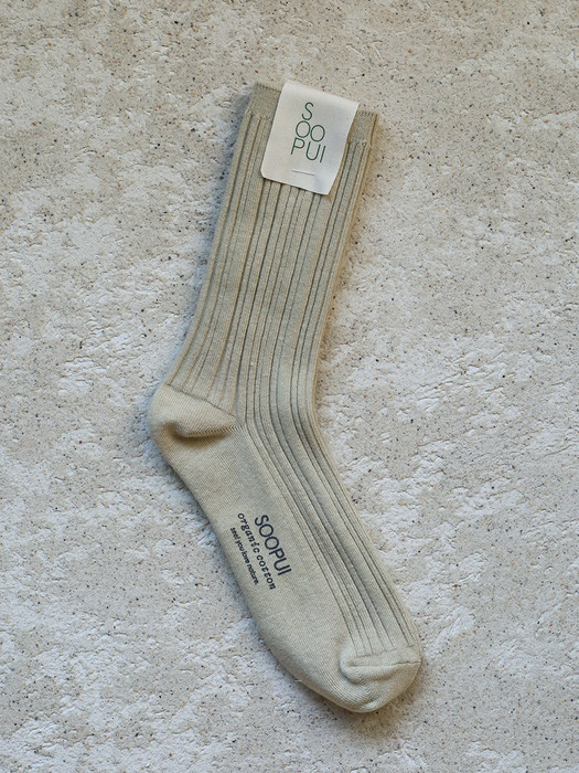 Organic cotton socks in raw green