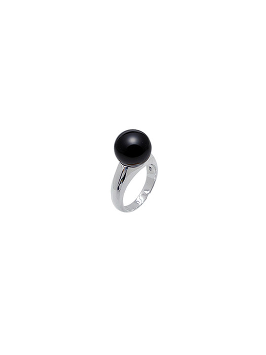ONYX COCKTAIL RING