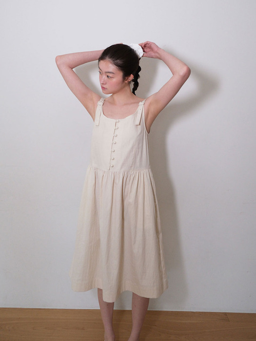 moui Buckle sleeveless ops (CREAM BEIGE)