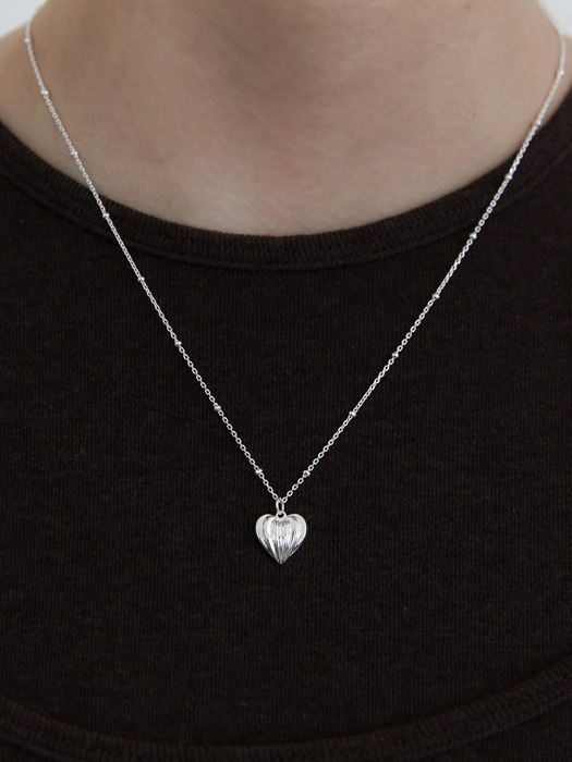 Heart shell necklace