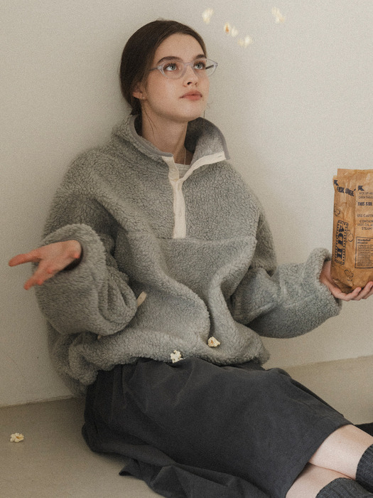 Lobed fleece pullover (gray)