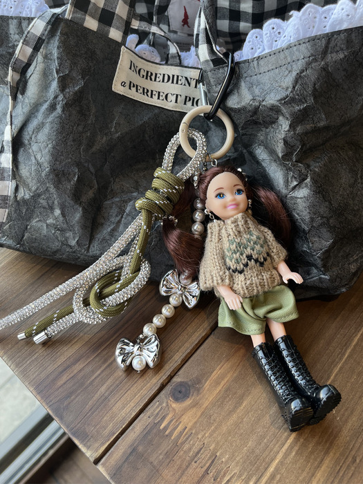 Beautiful doll keychain_khaki