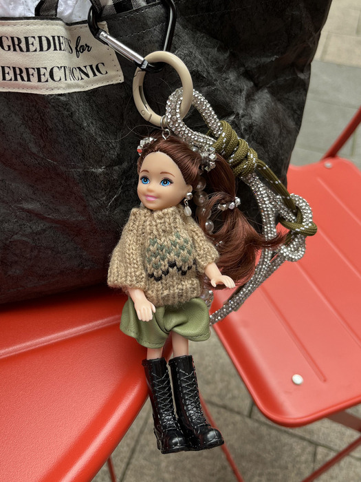 Beautiful doll keychain_khaki