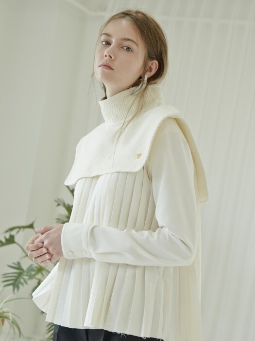 DETACHABLE-COLLAR PLEATED BLOUSE (IVORY)