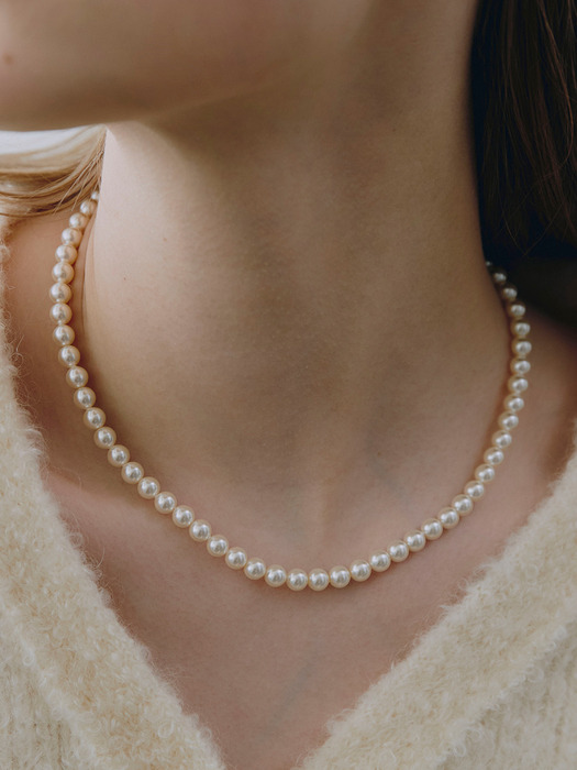 Classic Pearl Necklace_VH25NNNE100V