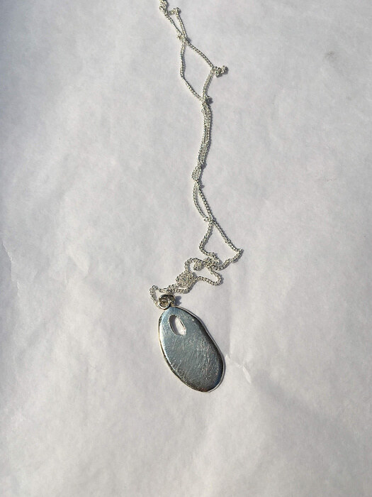 DUSTY OVAL NECKLACE
