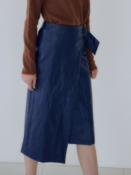 LEATHER MIDI SKIRT (BLUE)