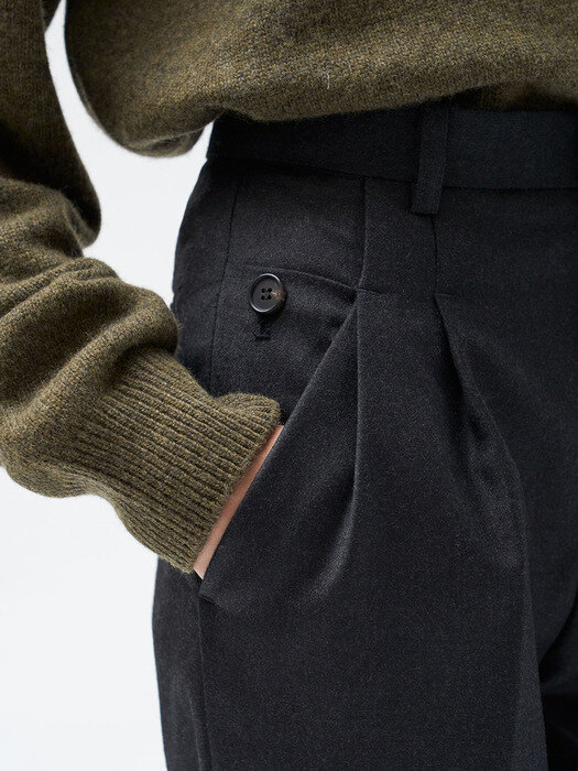 wool tuck button slacks (charcoal)