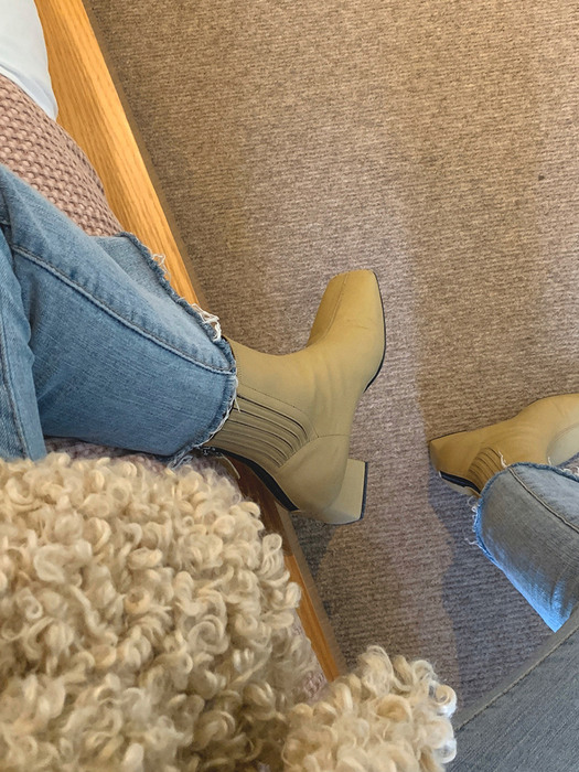 Accordion ankle boots / chees mustard