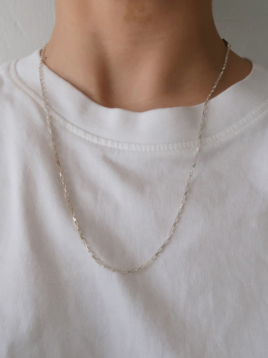CHAIN IV NECKLACE