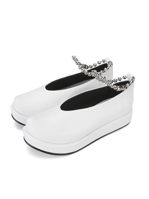 Pointed toe shoes (+ball chain anklets) | White