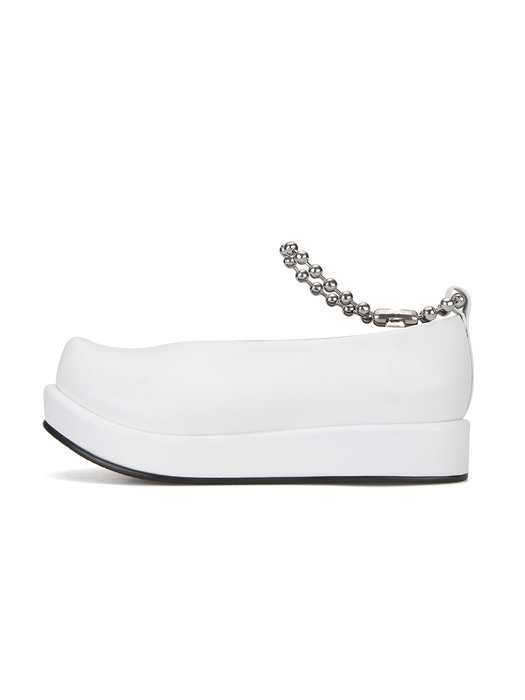 Pointed toe shoes (+ball chain anklets) | White