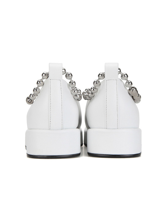Pointed toe shoes (+ball chain anklets) | White
