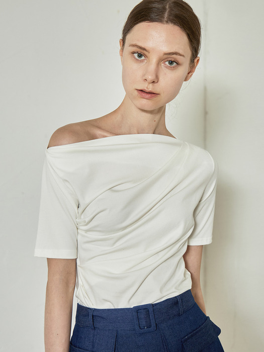 comos 683 pin tuck off shoulder T-shirt (white)