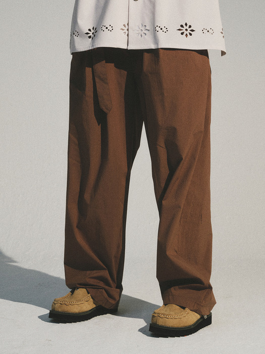 MATIX RELAXED BELTED PANTS_BRICK BROWN