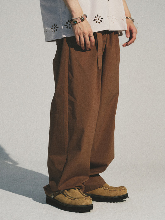 MATIX RELAXED BELTED PANTS_BRICK BROWN