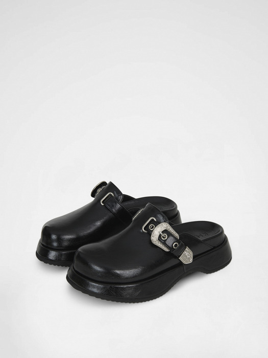 BUCKLE CLOG MULE / BLACK