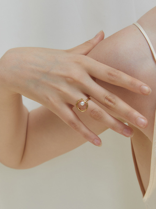 Mild pearl point ring