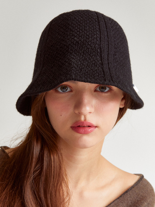 Knitted ribbon string point bonnet hat (black)
