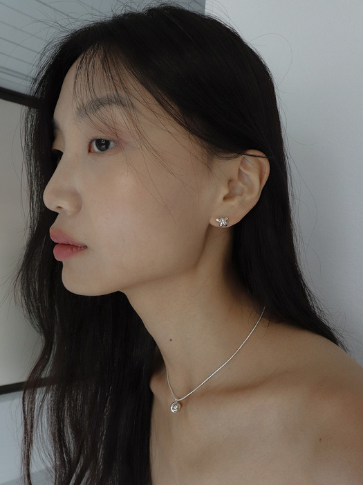mini knot earring