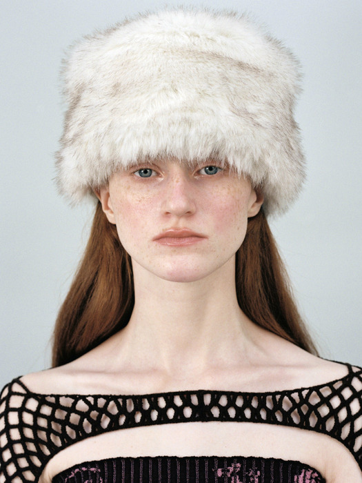 LOW LAMPSHADE HAT_FUR WHITE