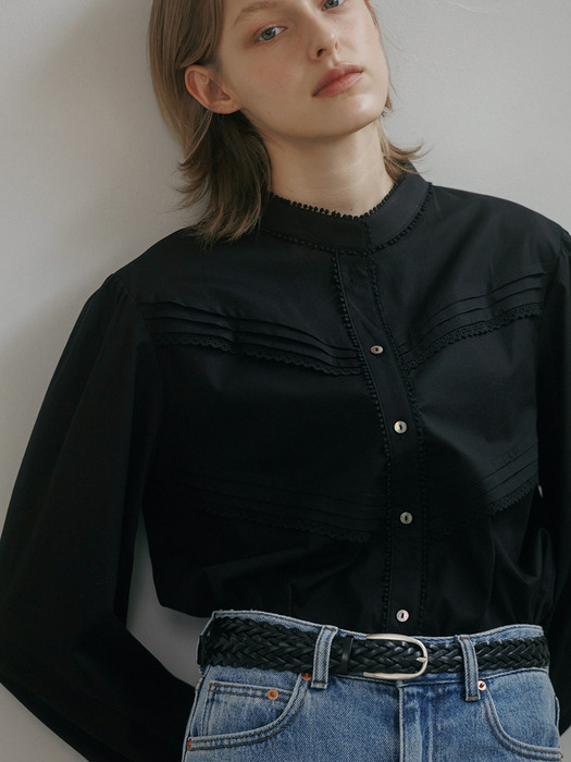 vintage cotton lace blouse (black)
