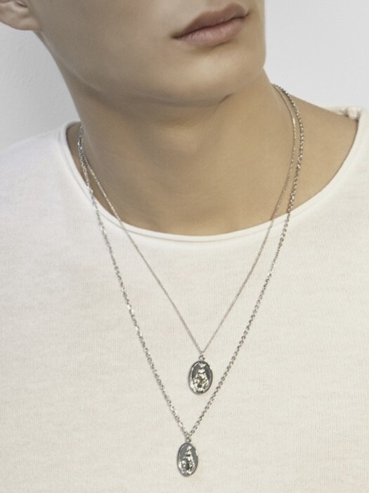  Oval medal skinny chain necklace