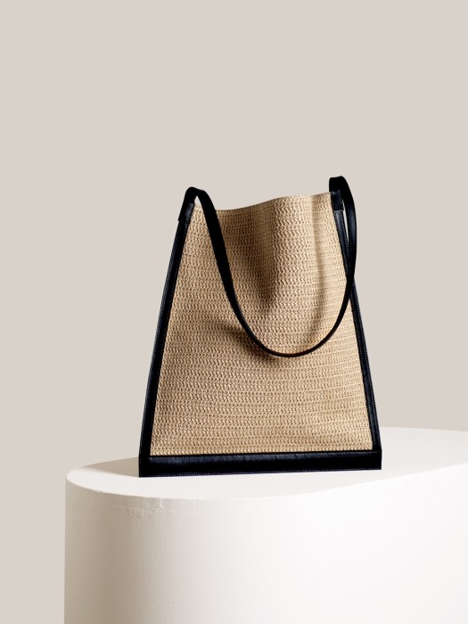 [단독] Lounge Unit Raffia Square Bag