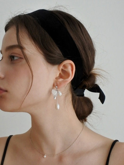 Fruit stone pearl earring