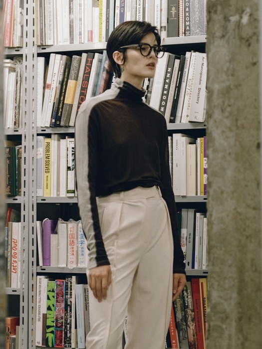 TWO-TONE OVERSIZED TUTTLE NECK_BROWN