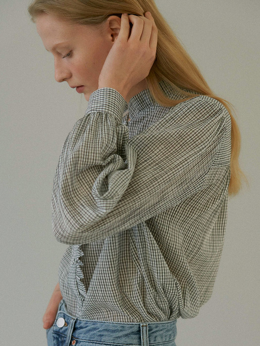 ruffle blouse (black check)